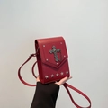Mini borsa a tracolla gotica Y2K rossa con borchie a stella e croce in metallo - Rosso
