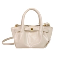 Borsa a mano bianco sporco con pieghe arricciate e fibbia dorata nella variante colore - Bianco Sporco