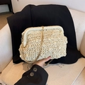 Χειροποίητη ψάθινη τσάντα clutch σε κρεμ χρώμα με χρυσή αλυσίδα για καλοκαιρινή μόδα - Σπασμένο Λευκό