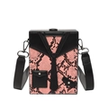 Bolso bandolera rígido rosa efecto serpiente estilo traje con remaches metálicos - Rosa