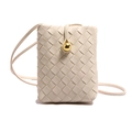 Sac à téléphone en cuir PU tressé blanc crème avec boucle boule dorée et bandoulière - Blanc