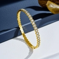 Elegante bracciale esagonale dorato con zirconi tondi e un design geometrico a nido d'ape - Stile Nido d'Ape Zirconi Oro (33-E-8)