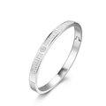 Dettaglio del bracciale in acciaio al titanio argento con strass e motivi a croce - Stile Geometrico Croce Acciaio (32乙-A-10+)