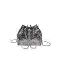 Bolso saco plateado metalizado con calaveras en relieve y cadena de perlas - Color gunmetal