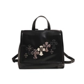 Schwarzer glänzender PU-Rucksack mit Kreuz-Patches und gotischem Metallnieten-Design - Schwarz