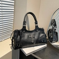 Sac à main punk noir style motard avec pendentif croix argenté et rivets en similicuir - Noir