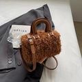 Borsa Boston in peluche marrone con tracolla regolabile in pelle per l'autunno - Marrone