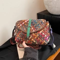 Borsa a tracolla intrecciata a mano multicolore con fibbia in metallo stile retrò - Colorato
