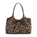 Leoparden-Plüschhandtasche mit braunen Lederriemen und Schleife auf weißem Hintergrund - Leopard Braun