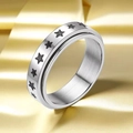 Minimalistischer drehbarer Edelstahlring mit schwarzen Sternen auf silbernem Finish - US 6 / Rotierendes Pentagramm