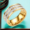Bague large en acier titane doré ornée de deux rangées de zircons carrés brillants - US 5 / Style Strass Blanc Carré Double Rangée Large Or (7-B-1)