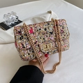 Pink and white tweed chain shoulder bag with gold clasp and geometric texture pattern - Gold