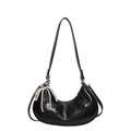 Borsa hobo nera in pelle cerata plissettata con nappa di perle e cuore pendente - Nero