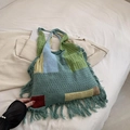 Borsa tote in maglia patchwork bohémien con motivi colorati all'uncinetto e frange - verde chiaro