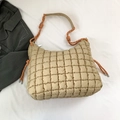 Sac fourre-tout matelassé kaki avec bandoulière en corde orange, style minimaliste - Khaki