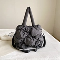 Sac cabas froncé gris foncé en nylon matelassé avec bandoulière réglable pratique - Gris