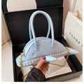Borsa a mano a forma di delfino azzurro con catena dorata e dettaglio a strisce - A tracolla (Con Catena) / Blu