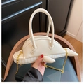 Borsa a mano a forma di delfino bianco crema in PU con catena dorata e design creativo - A tracolla (Con Catena) / Bianco