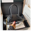 Creative whale shaped crossbody bag in black leather with gold chain strap - Crossbody (With Chain) / Black