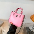 Borsa gotica rosa con teschio argentato e dettagli di borchie metalliche - Scheletro Rosa
