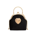 Borsa retrò in velluto nero con chiusura a cuore dorata e dettagli in perle fini - Nero