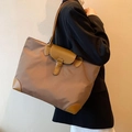 Borsa tote francese in nylon kaki con rifiniture in pelle marrone a spalla - caffè