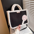 Grande borsa tote nera con bordo in finto montone bianco e tracolla staccabile - Nero