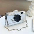 Zilveren camera-vormige crossbody tas met spiegelend effect en metalen ketting - Zilver