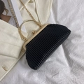 Elegante schwarze Plissee-Abendtasche mit goldenem Griff und abnehmbarer Kette - Schwarz