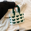 Mini borsa fatta a mano all'uncinetto in bianco crema e verde con manici ad anello - Verde