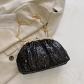 Elegante schwarze Pailletten-Abendtasche mit Goldkette und Strassverschluss-Detail - Schwarz