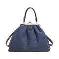 Retro denim dokterstas met metalen sluiting en zwart leren handvat op witte achtergrond - Blauw