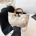 Elegante bolso de mano con lentejuelas nacaradas en crema con asa de madera marrón - Estilo Horizontal (Una sola cara)