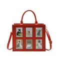Bolso bohemio rojo con estampados de tarot de gato y detalles de remaches metálicos - Rojo