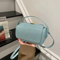 Glitzernde königsblaue Box-Tasche mit goldener Metallschnalle und vielseitigem Schultergurt - Blau