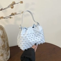 Borsa a nuvola azzurra con perle decorative e manico superiore tenuta a mano - Blu