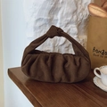 Sac bandoulière vintage en daim marron foncé avec poignée à nœud et design plissé - Style de Sac à Main / Marron
