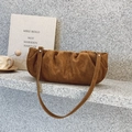 Sac nuage en daim marron avec design plissé et fine bandoulière pour femmes - Style Bandoulière en Cuir / Marron