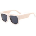 Detalle de gafas de sol retro oversize crema con remaches plateados y lentes oscuros - Beige