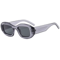 Vintage-Oval-Sonnenbrille mit lichtdurchlässigem grauem Rahmen und dunklen Gläsern im 45°-Winkel - Durchscheinender grauer Rahmen Graues Glas