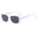 Gafas de sol cuadradas retro blancas con lentes gris oscuro y tachuelas de metal - C04 Blanco