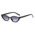 Occhiali da sole cat-eye neri con lenti grigie sfumate e montatura in stile retrò - Grigio Sfumato (C10)