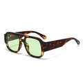 Gafas de sol retro cuadradas oversize con montura de carey y lentes verdes claros - Carena Verde