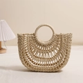 Borsa a mano a semicerchio traforata in paglia con manici tondi per spiaggia e vacanze - Puro Beige (Pinse Loukong Yuandou Chunmi)