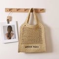 Bolso de paja beige con bordado AMOUR PARIS negro y diseño de tejido calado francés - Romántico Calado
