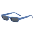 Petites lunettes de soleil rectangulaires rétro monture bleue et verres gris sur blanc - Gris Bleu