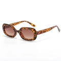 Retro-Sonnenbrille mit ovalem Rahmen im Leopardenmuster und braunen Verlaufsgläsern - Leopardenmuster