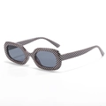 Retro-Sonnenbrille mit schmalem ovalem Rahmen im rosa-schwarzen Schachbrettmuster-Design - Schwarz-Weißes Schachbrett