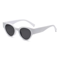 Occhiali da sole moderni con montatura bianca spessa e lenti scure in stile cat-eye - Bianco Solido