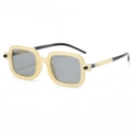 Lunettes de soleil carrées rétro beiges avec verres gris et rivets noirs - C07 Monture Crème Gris Transparent